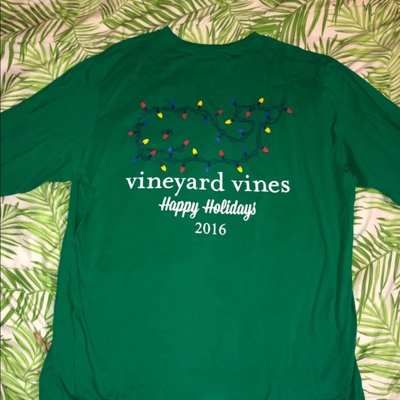 Vineyard Vines Tops - Vineyard Vines Christmas Tee Vineyard Vines Tops - Vineyard Vines Christmas Tee